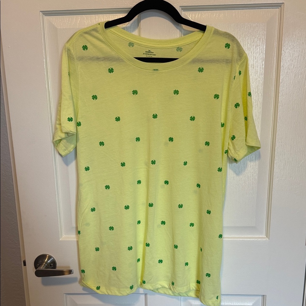 Green Clover Print Short Sleeve Tee